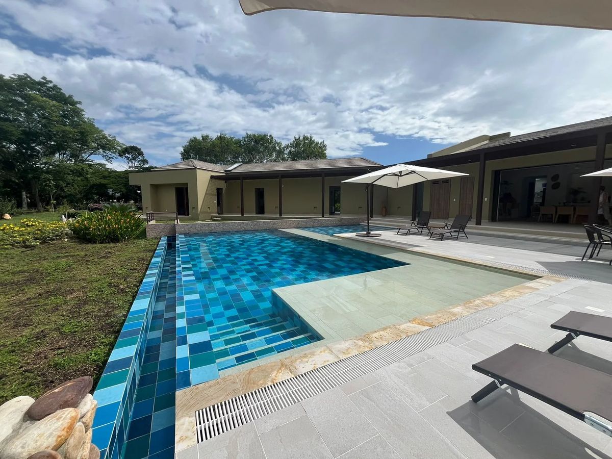 Roomy 4BR Villa w/ Pool at Mesa de Yeguas