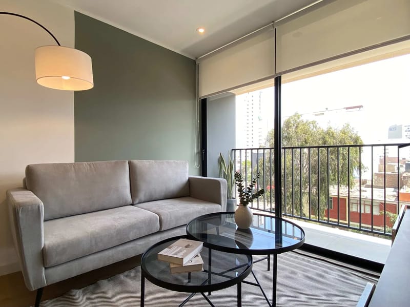 Deluxe 2BR w/ Balcony & View in Miraflores
