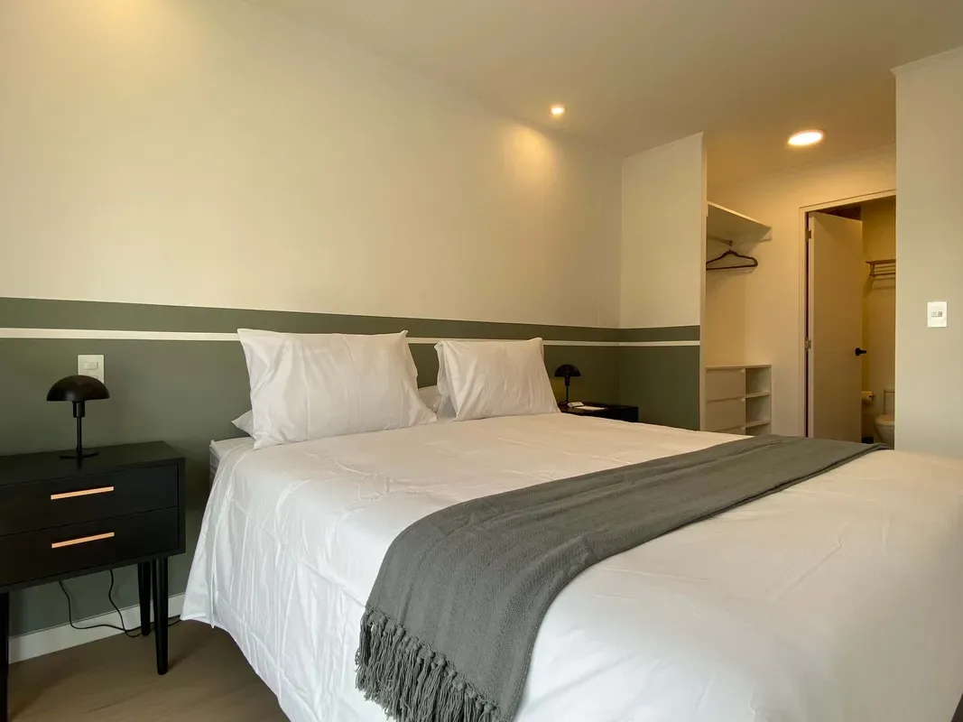 Deluxe 2BR w/ Balcony & View in Miraflores