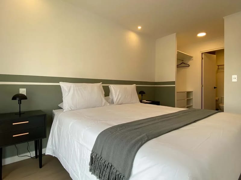 Deluxe 2BR w/ Balcony & View in Miraflores