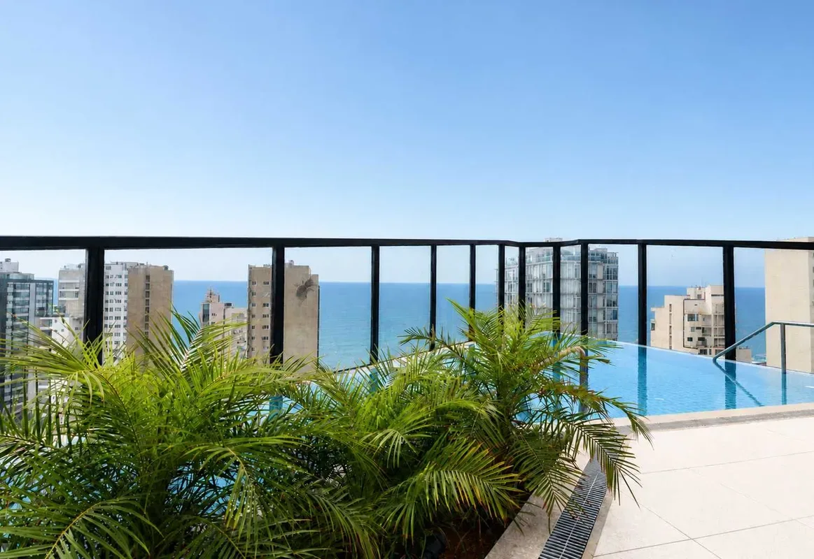 Deluxe 2BR w/ Balcony & View in Miraflores