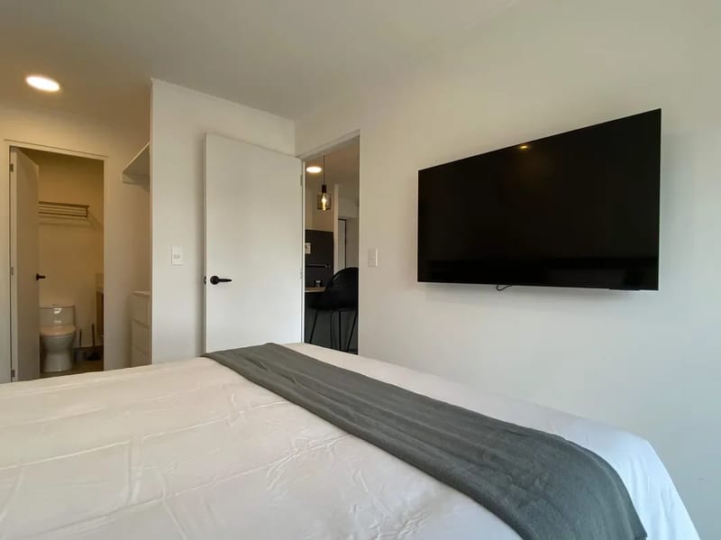 Deluxe 2BR w/ Balcony & View in Miraflores