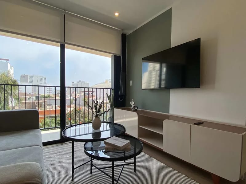 Deluxe 2BR w/ Balcony & View in Miraflores