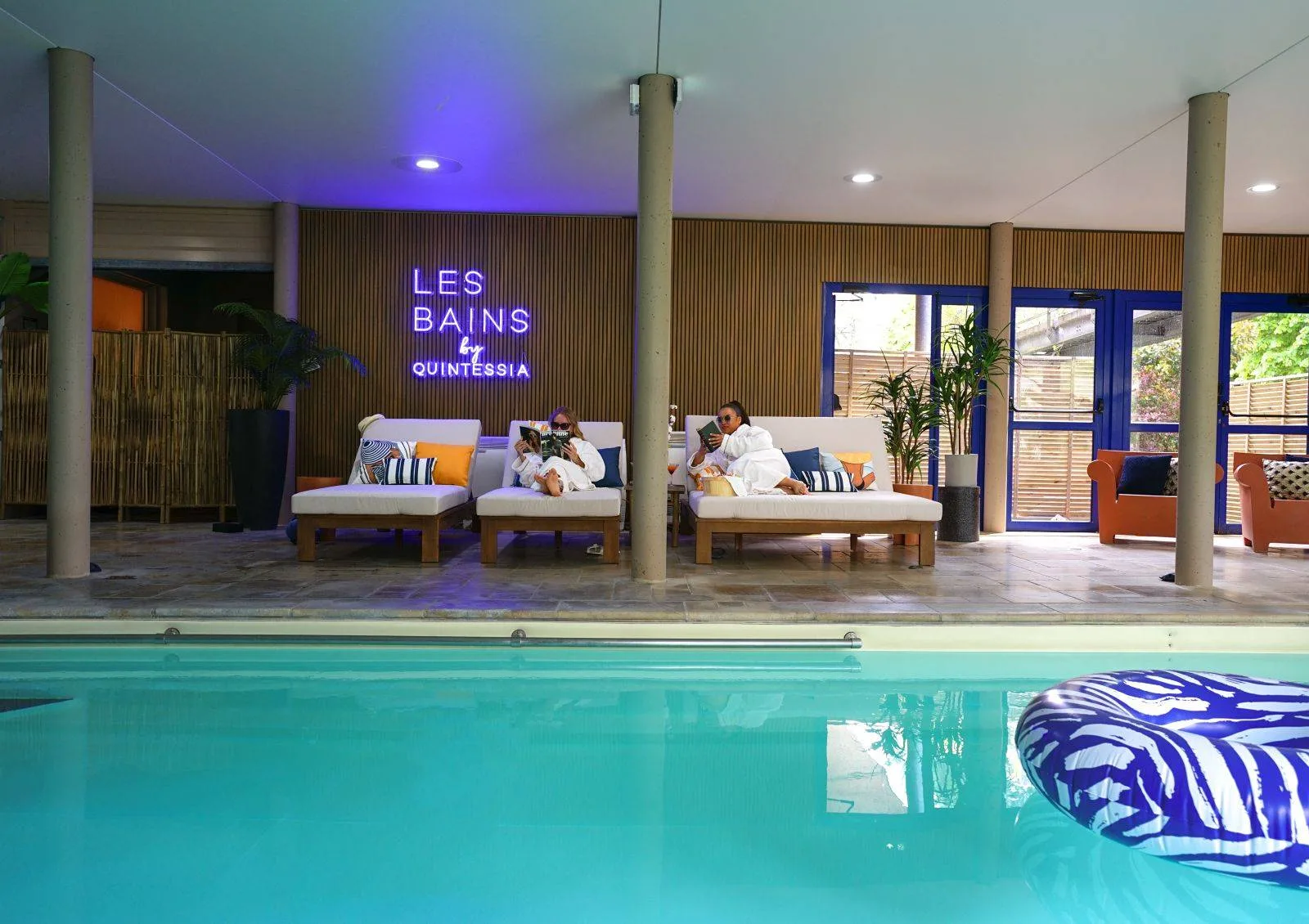 Hotel con piscina cubierta