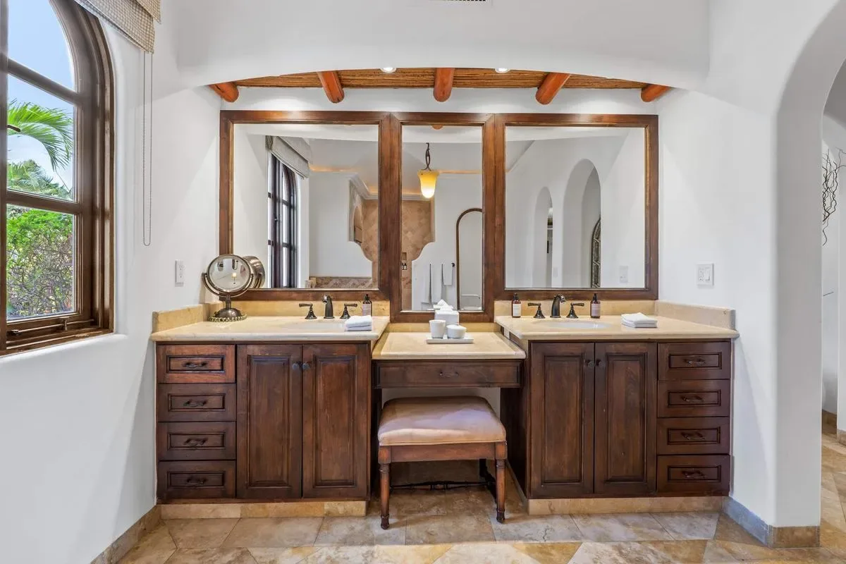 Sun-Kissed 6BR Villa w/ Great Terrace & Pool