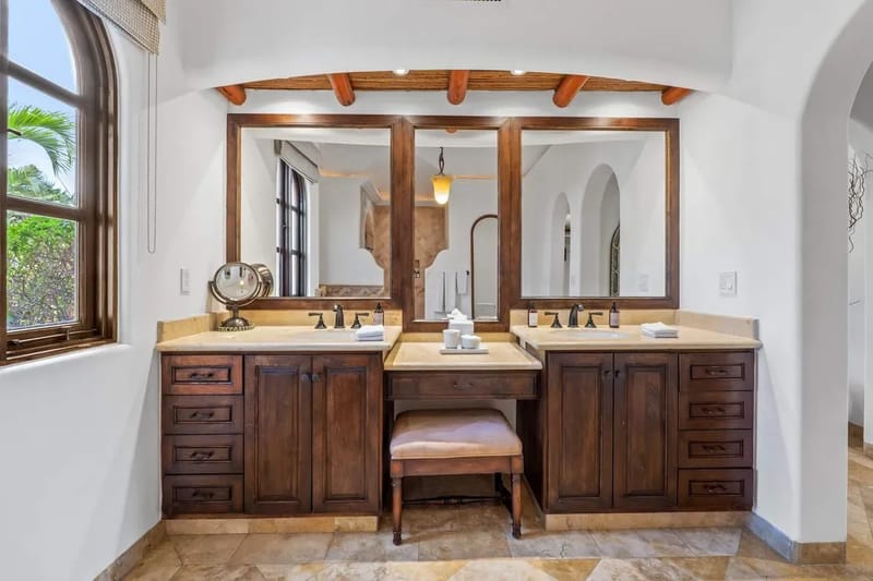 Sun-Kissed 6BR Villa w/ Great Terrace & Pool