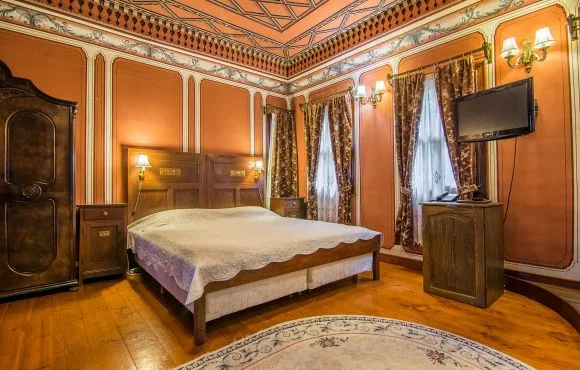 Habitación doble de estilo antiguo con bañera auténtica