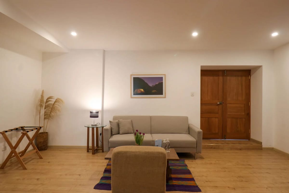 Warm 1BR in Plaza de Armas w/ Balcony