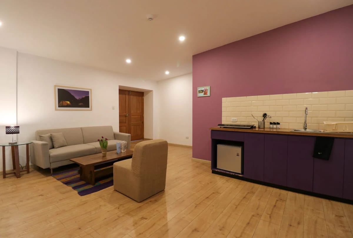 Warm 1BR in Plaza de Armas w/ Balcony