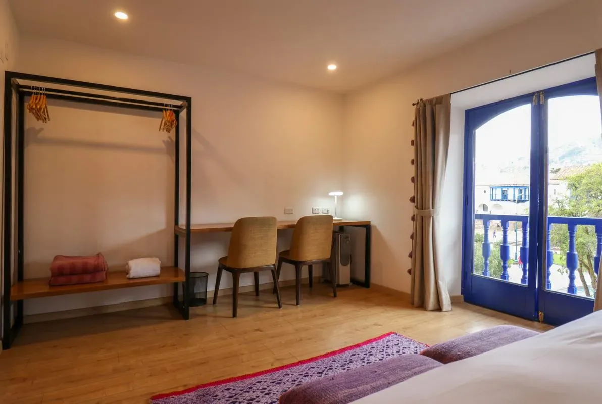 Warm 1BR in Plaza de Armas w/ Balcony