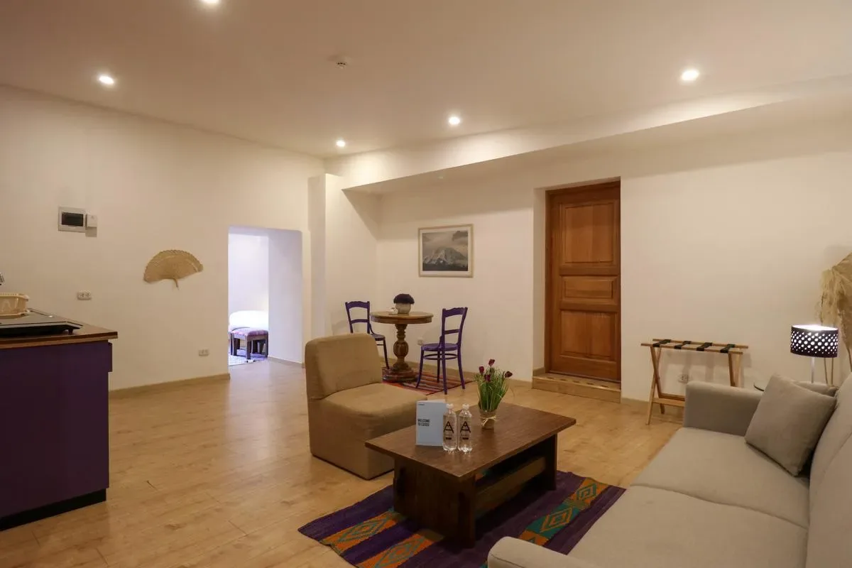 Warm 1BR in Plaza de Armas w/ Balcony