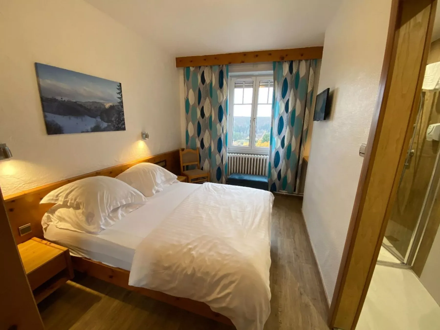 Hotel rooms, with views of the château and La Petite-Pierre valley