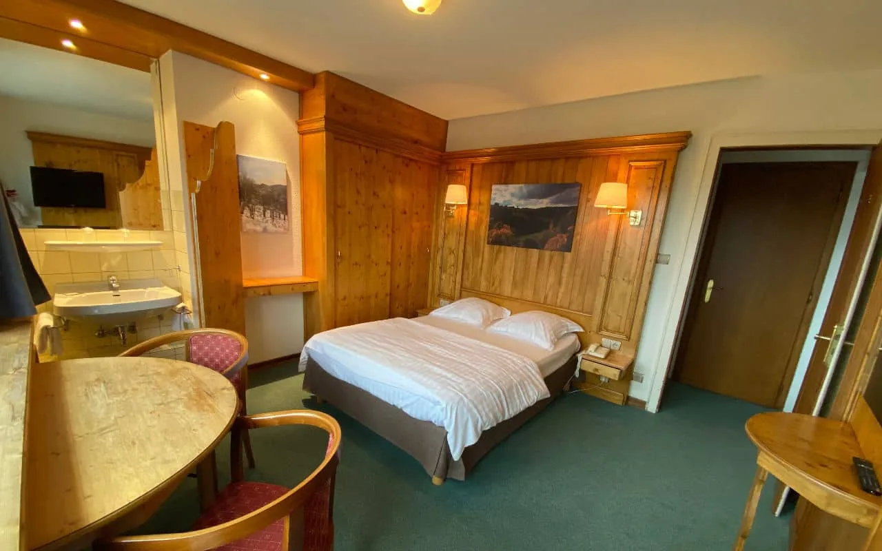 Guest room