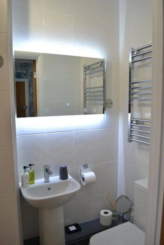 Small Double Room bathroom
