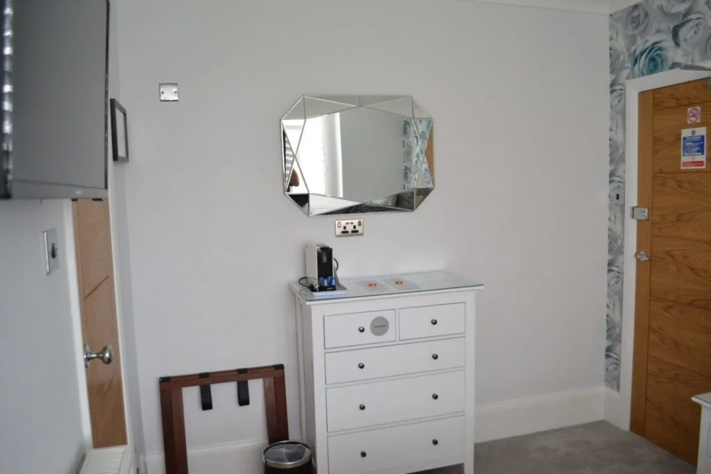 Small Double Room bathroom