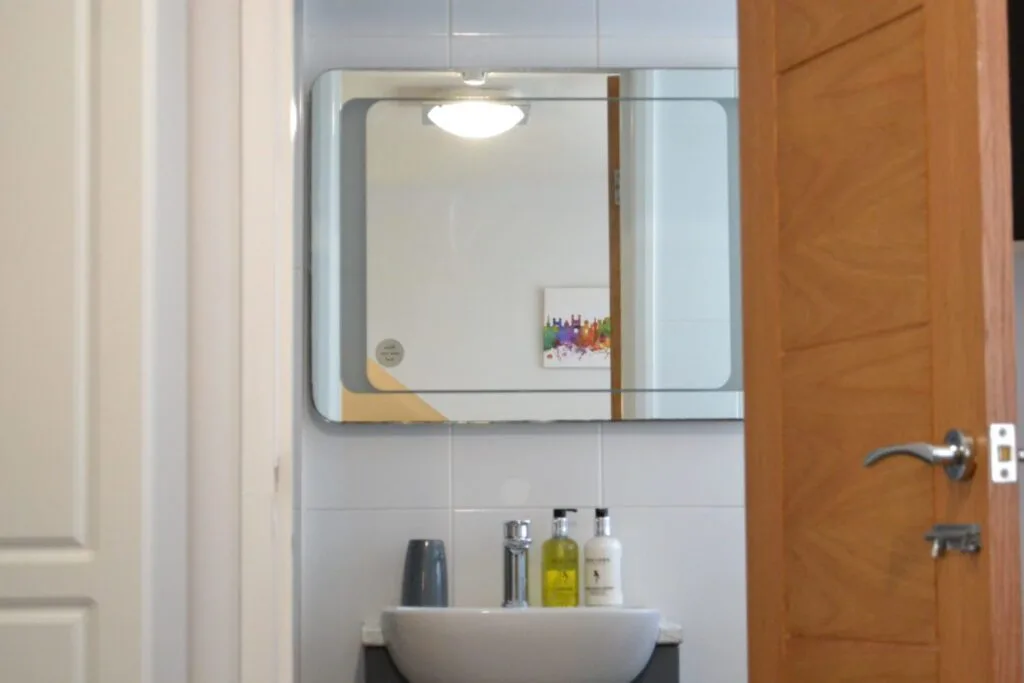 Cosy Double Room bathroom