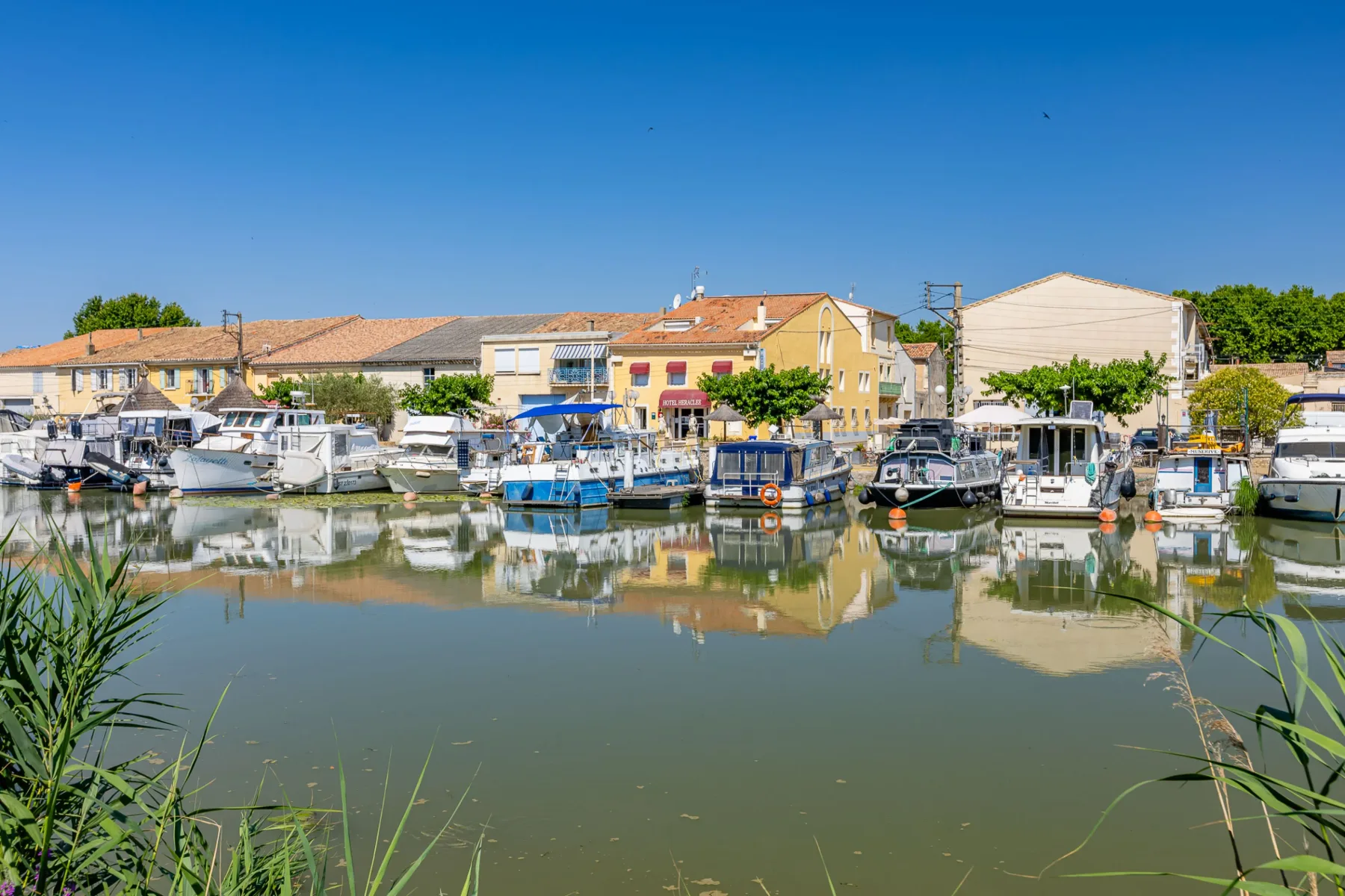 Hôtel Héraclée junto al canal del Ródano a Sète