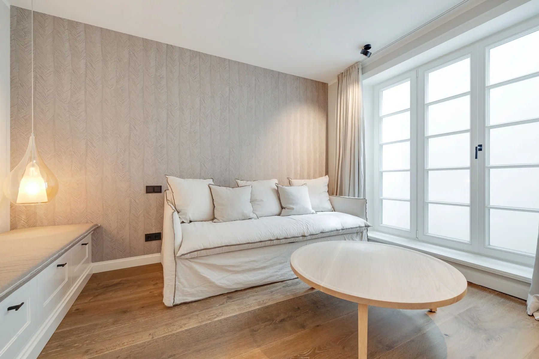 Hausteil mit 5 Räumen im EG, UG, OG ca. 200 m² Nutzfläche