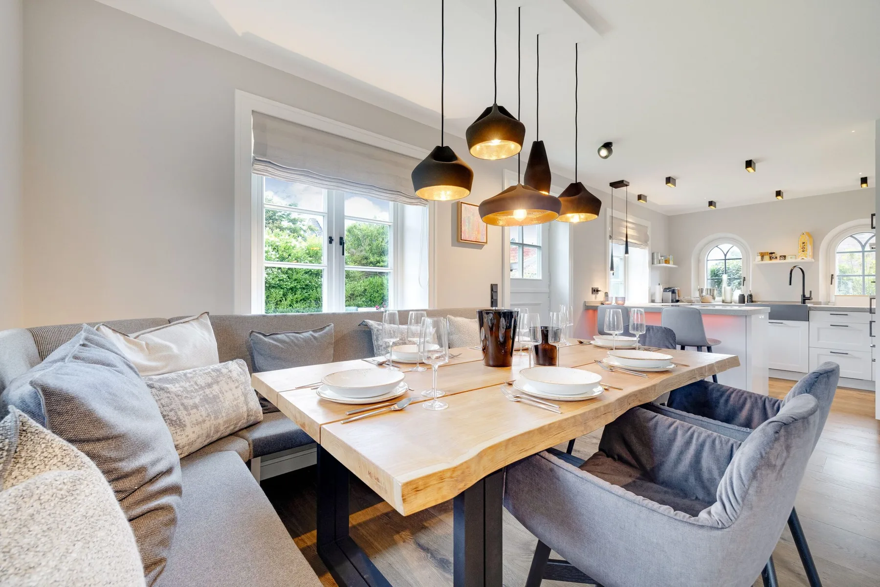 Hausteil mit 5 Räumen im EG, UG, OG ca. 200 m² Nutzfläche