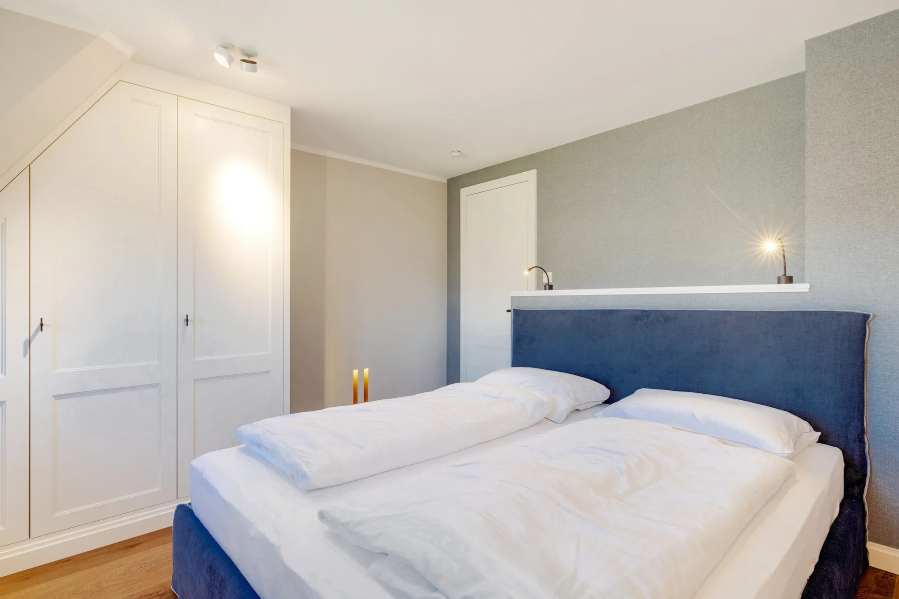 Hausteil mit 5 Räumen im EG, UG, OG ca. 200 m² Nutzfläche