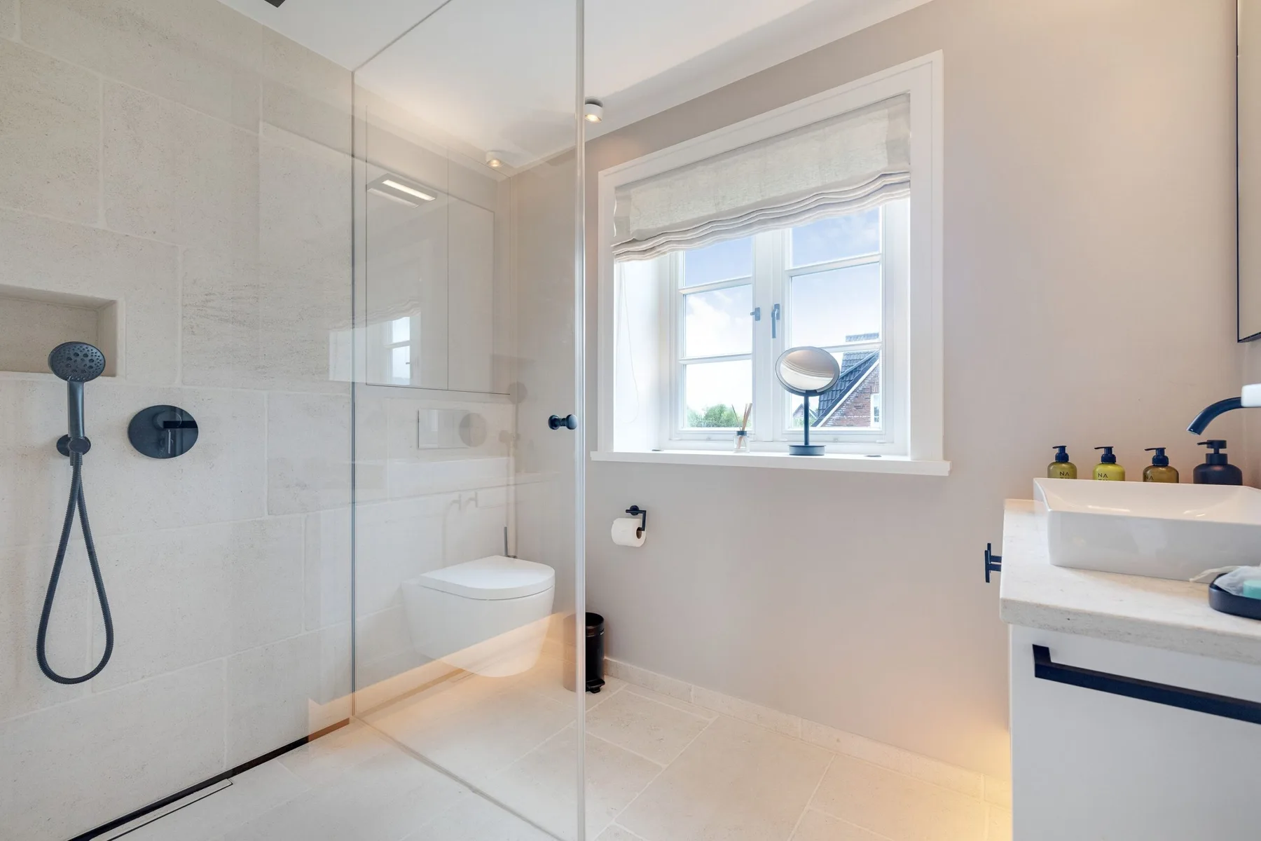 Hausteil mit 5 Räumen im EG, UG, OG ca. 200 m² Nutzfläche