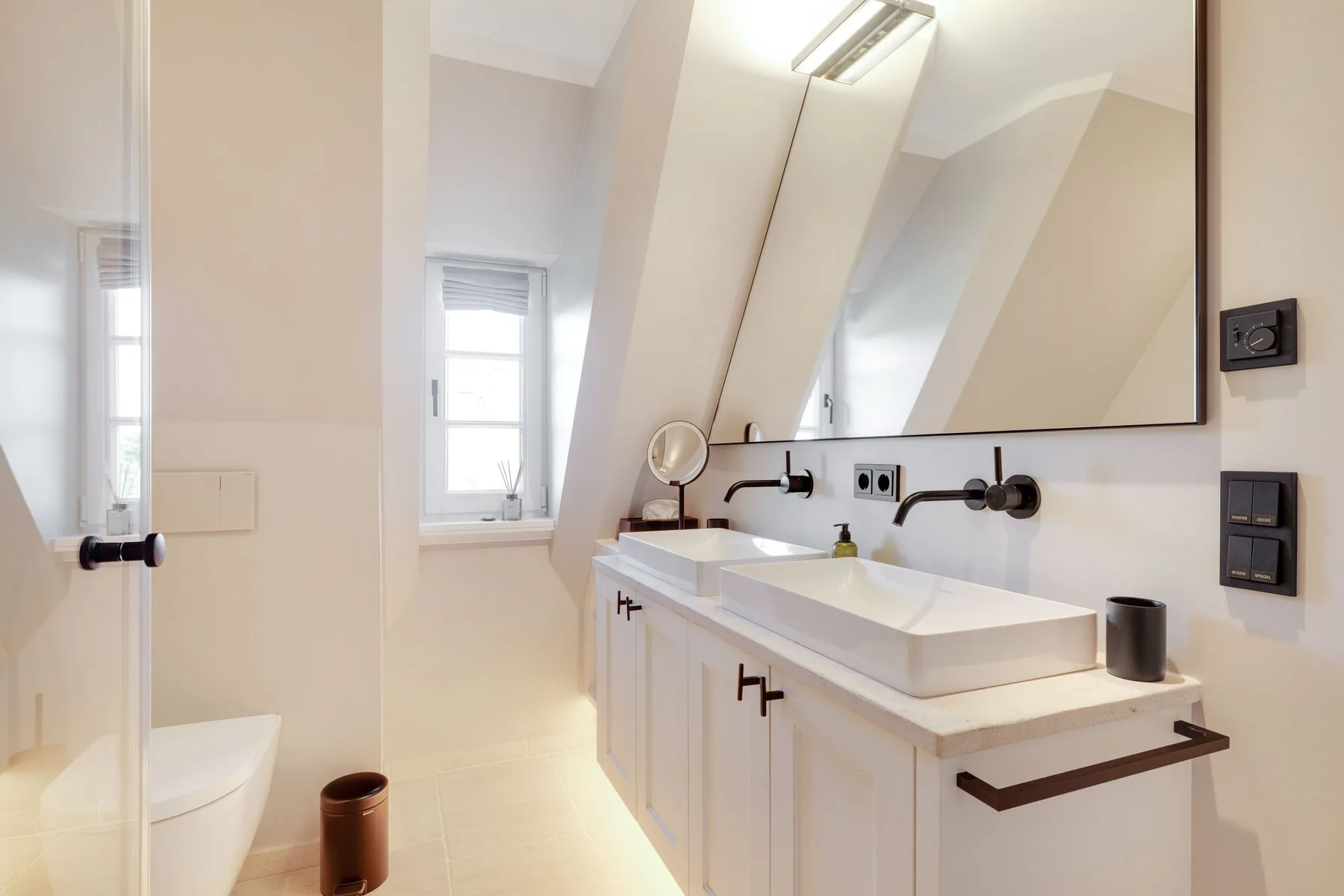 Hausteil mit 5 Räumen im EG, UG, OG ca. 200 m² Nutzfläche