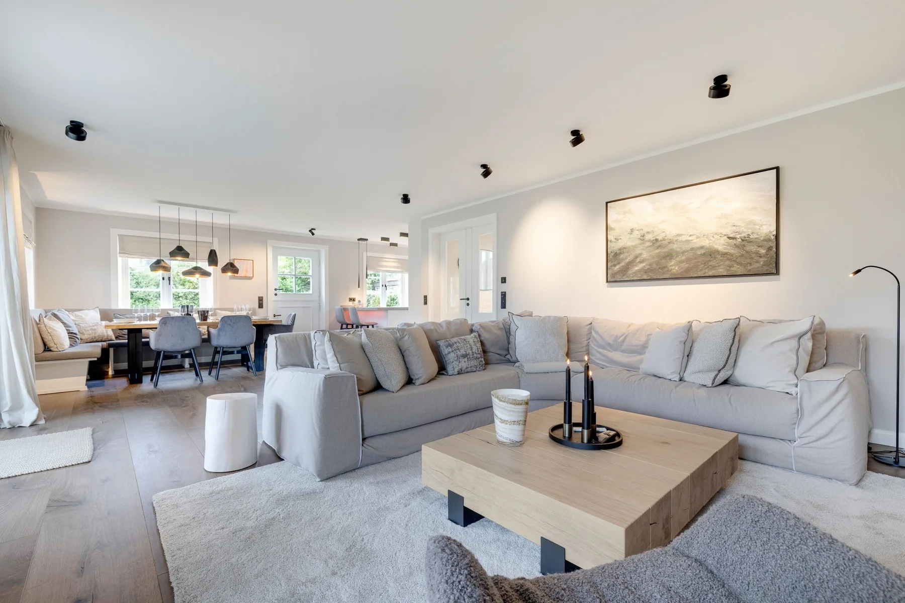 Hausteil mit 5 Räumen im EG, UG, OG ca. 200 m² Nutzfläche