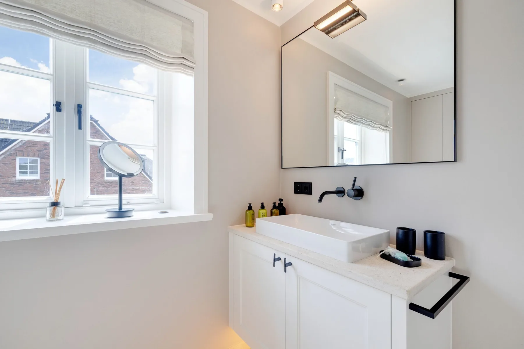 Hausteil mit 5 Räumen im EG, UG, OG ca. 200 m² Nutzfläche