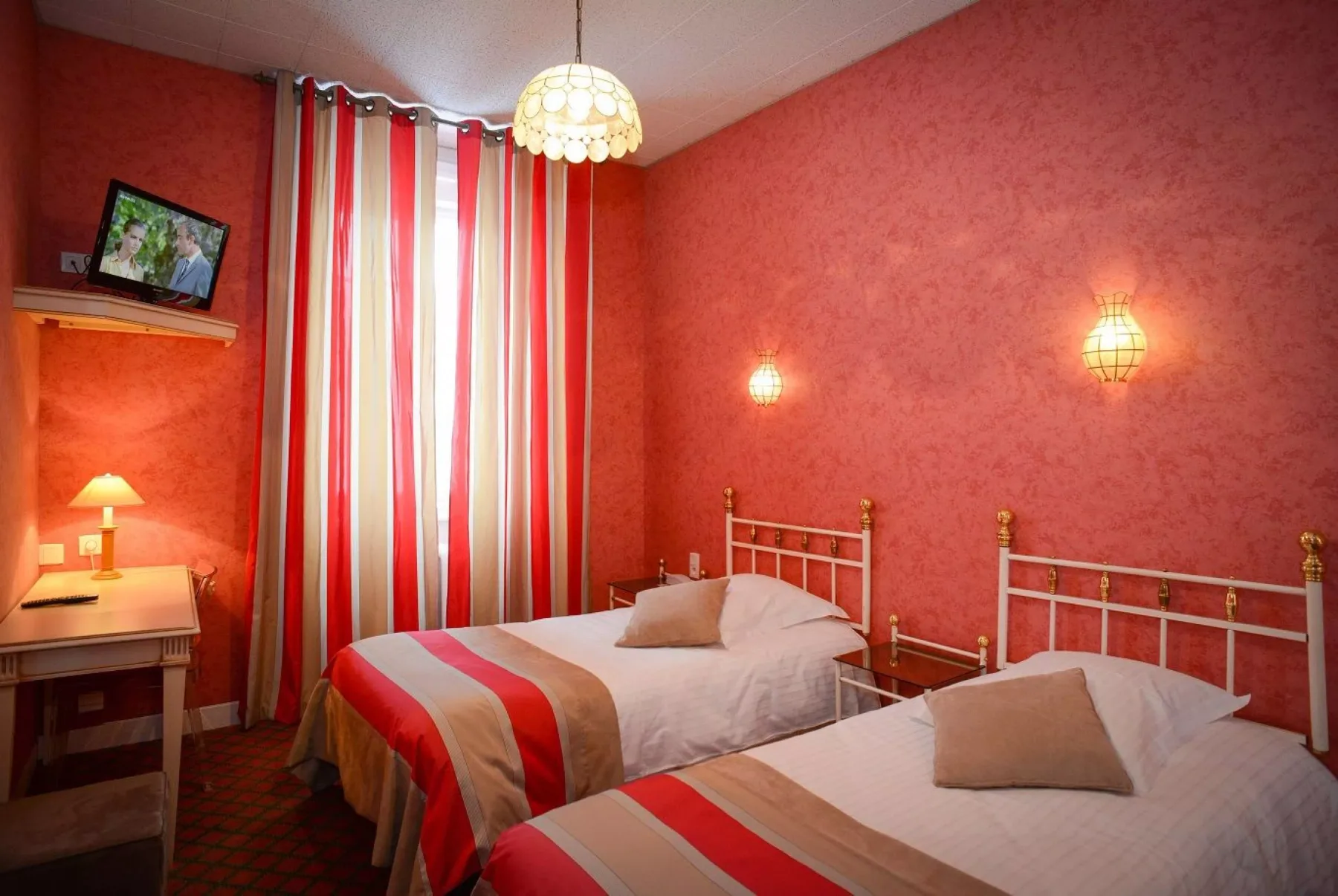 Standard twin room