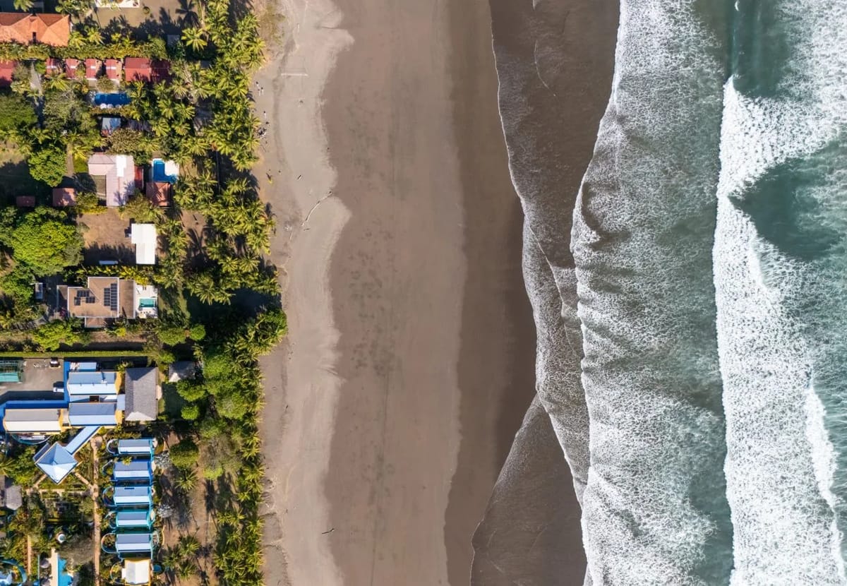 Villa en Esterillos Este - Villa Assinie, casa frente a la playa con acceso directo al océano