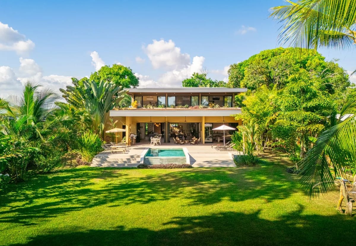 Villa en Esterillos Este - Villa Assinie, casa frente a la playa con acceso directo al océano