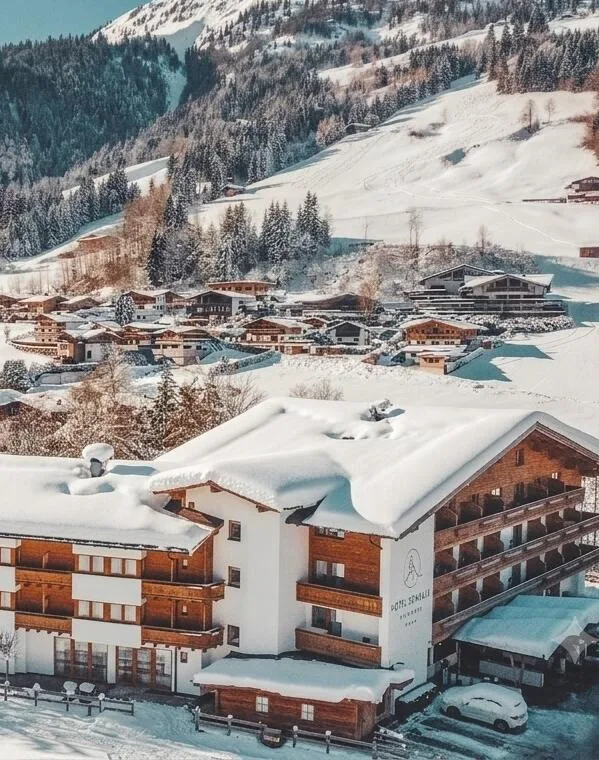 Exterior del Hotel Sonnalp en invierno