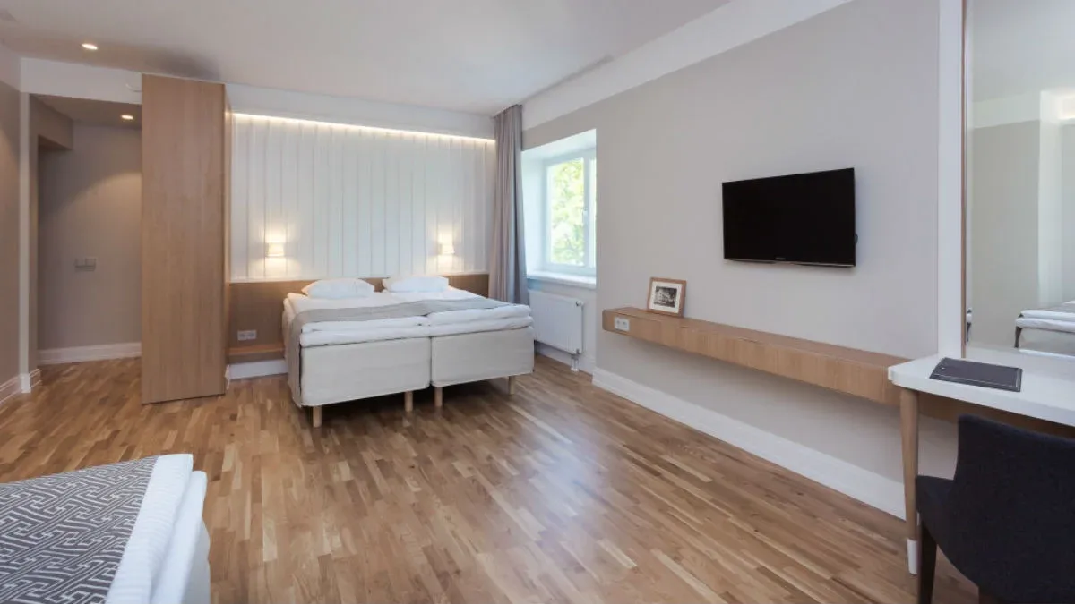Deluxe family room