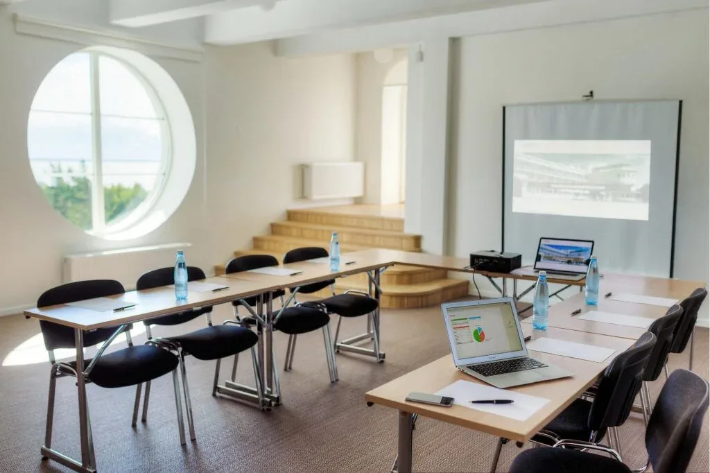 Sala de seminarios en la cuarta planta