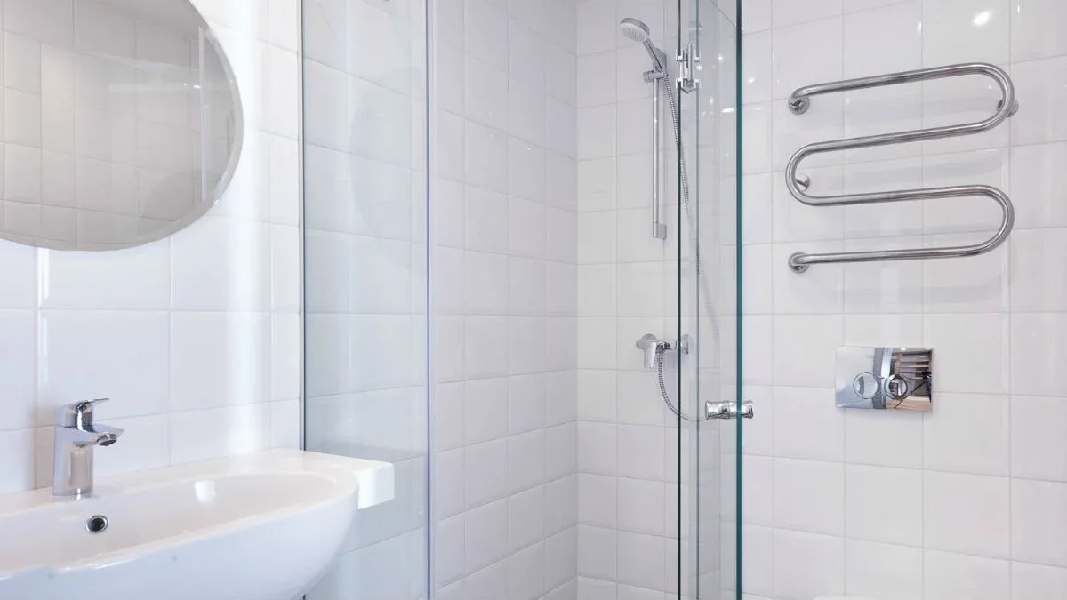 Twin room with balcony and bathroom