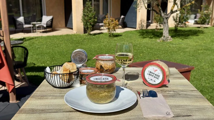 Dining at Hôtel La Perna