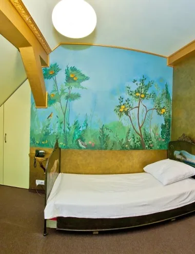 Castle Inn guest room