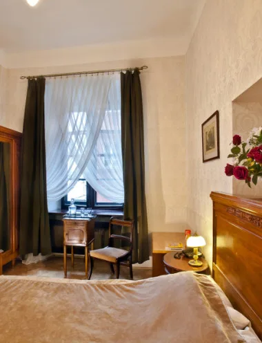 Castle Inn guest room