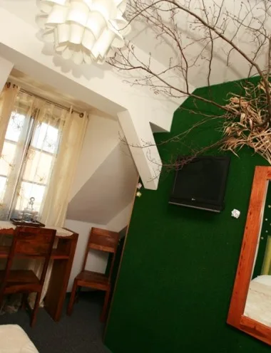 Castle Inn guest room