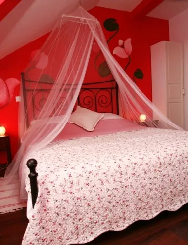 Castle Inn guest room