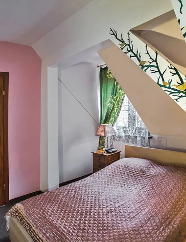 Castle Inn guest room
