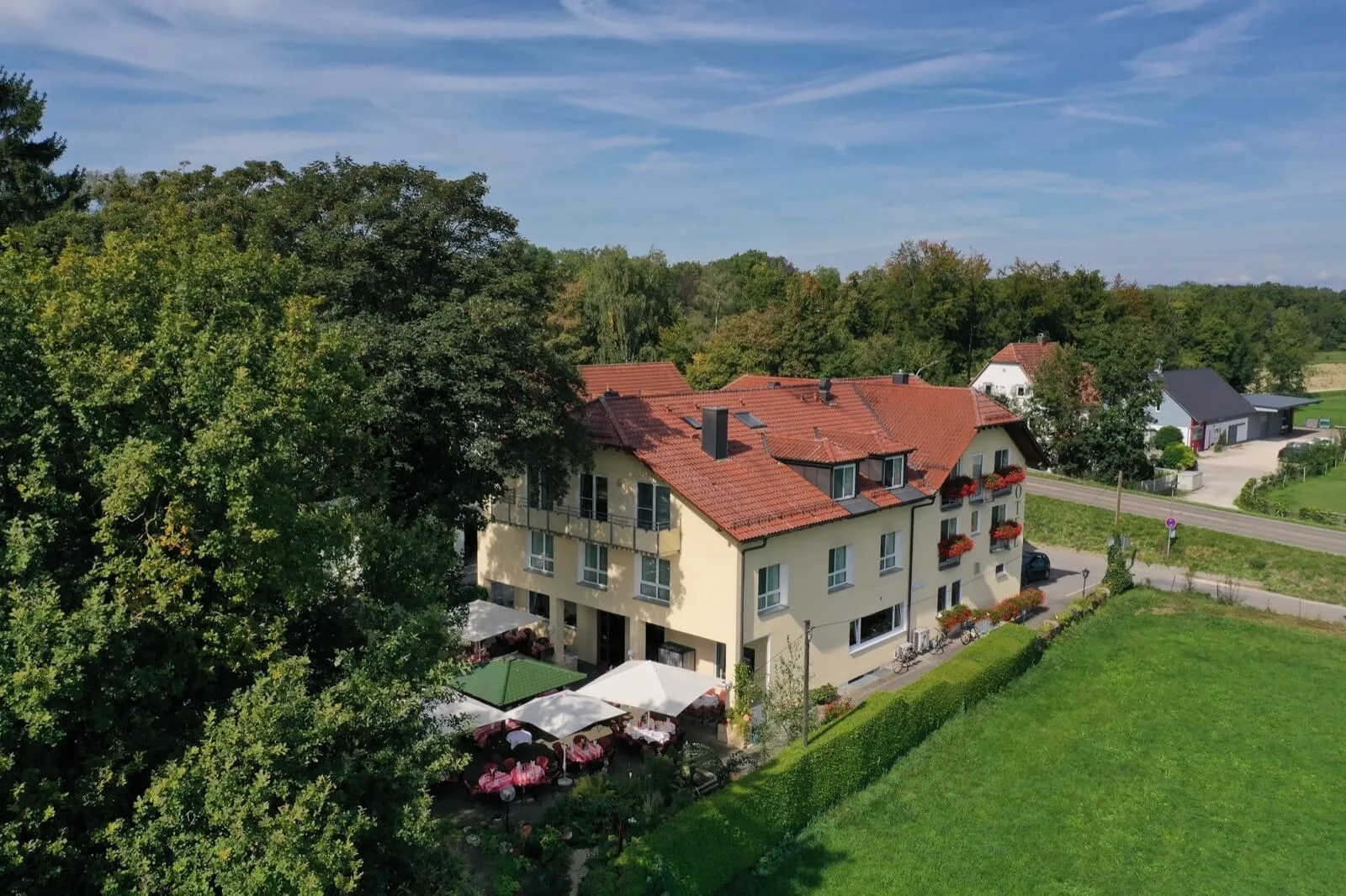 Exterior o terrenos del hotel Dornweiler Hof