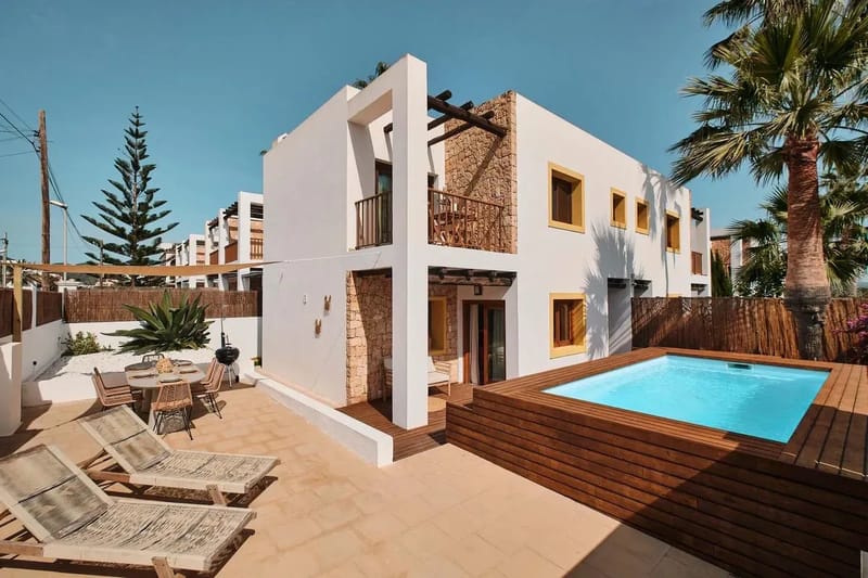 Stylish 3BR Villa with Pool & Terrace