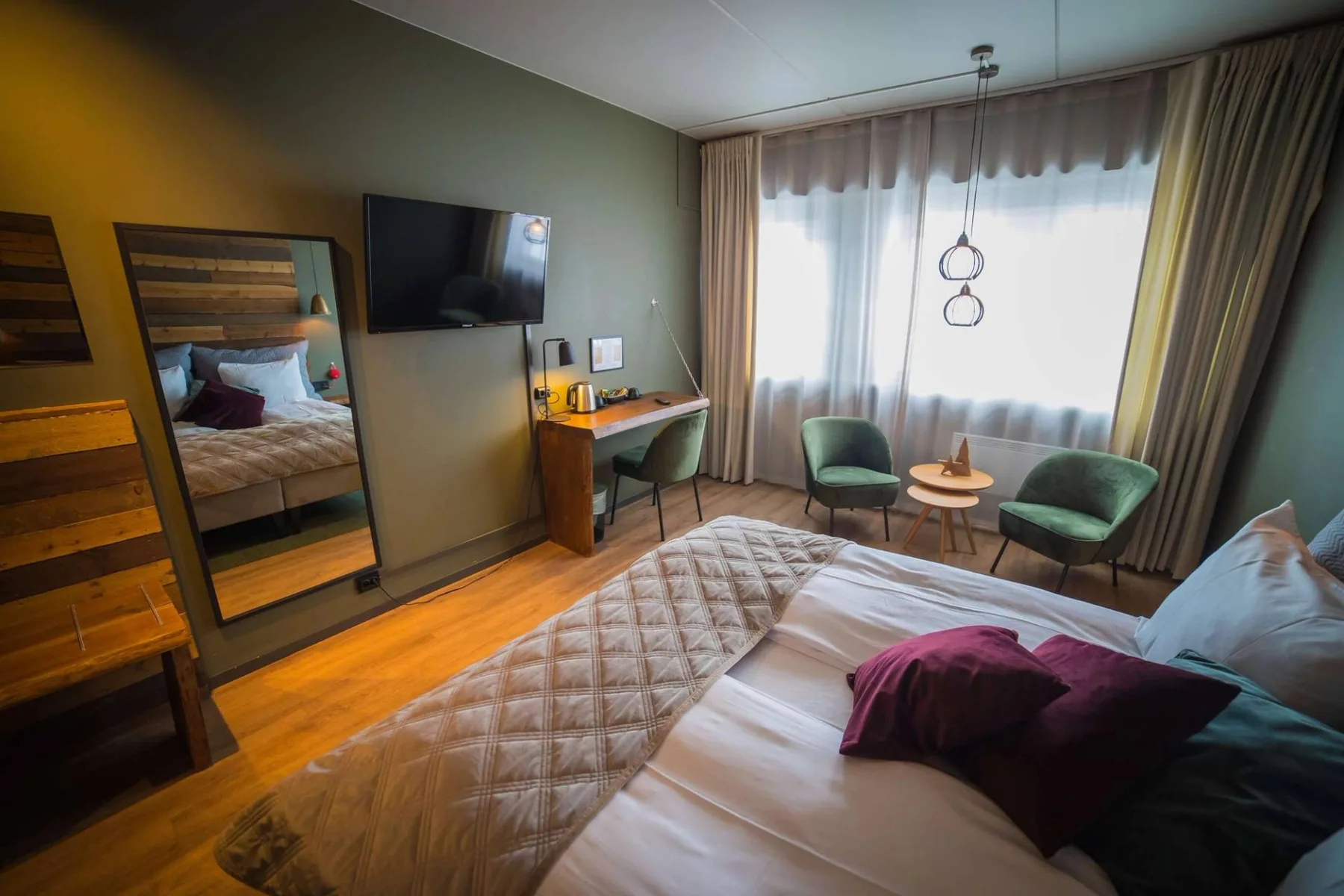 Canyon Hotell — Sleep in the City. Wake up to the Wild.