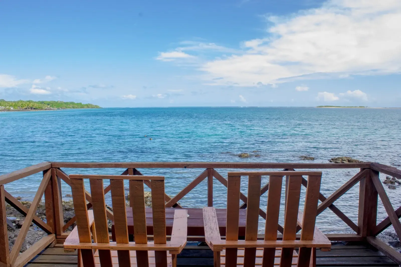 Vista de la bahía de Asau desde el Sunset Waterfront Fale