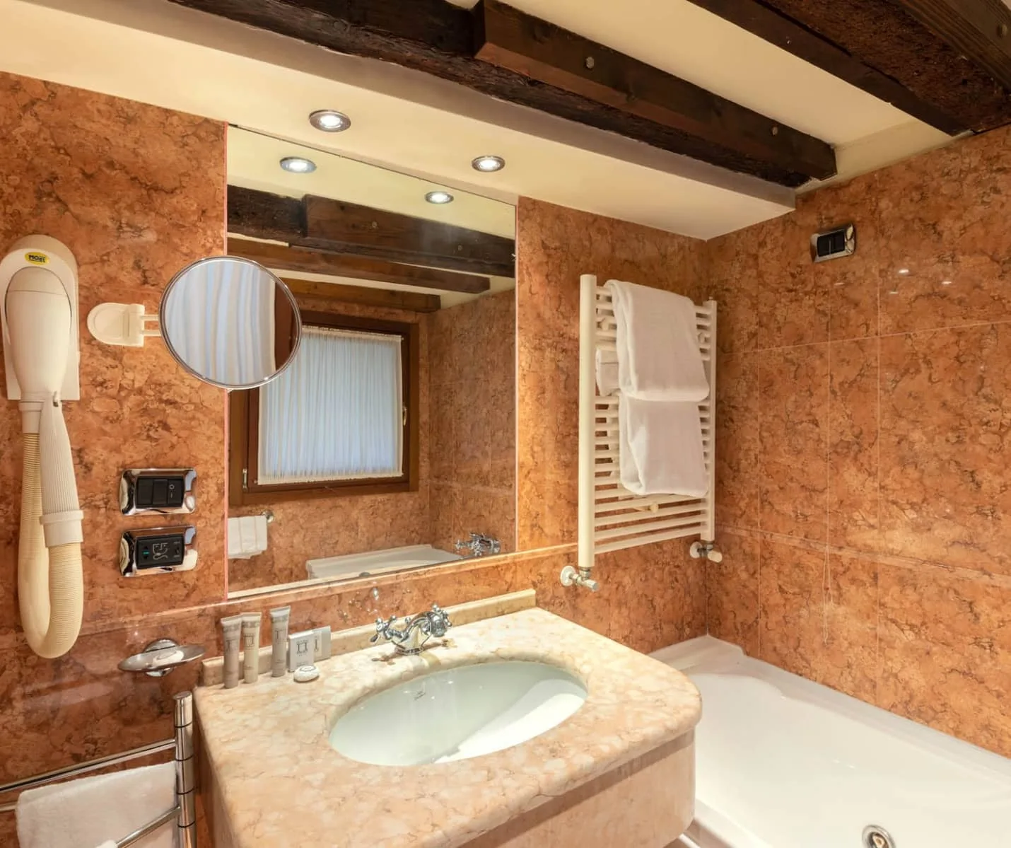 Habitación deluxe con vistas al canal
