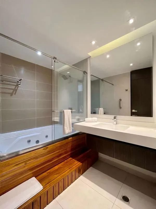 Bright 1BR in San Patricio w/ Gym