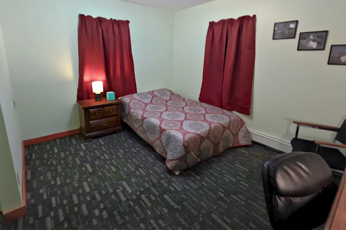 Room 6, a room with a full-size bed and office desk