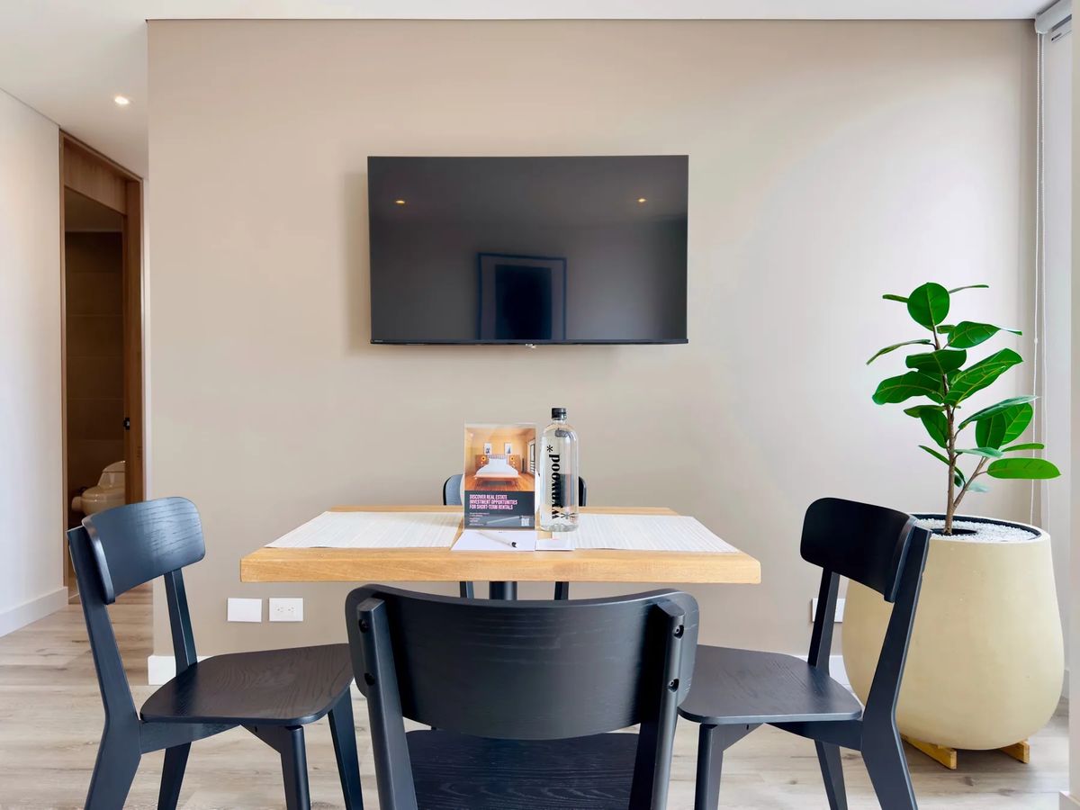 Stunning 2BR in Santa Barbara w/ Balcony
