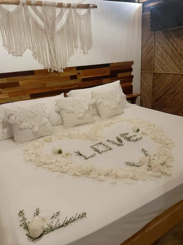 Romantic bed decoration